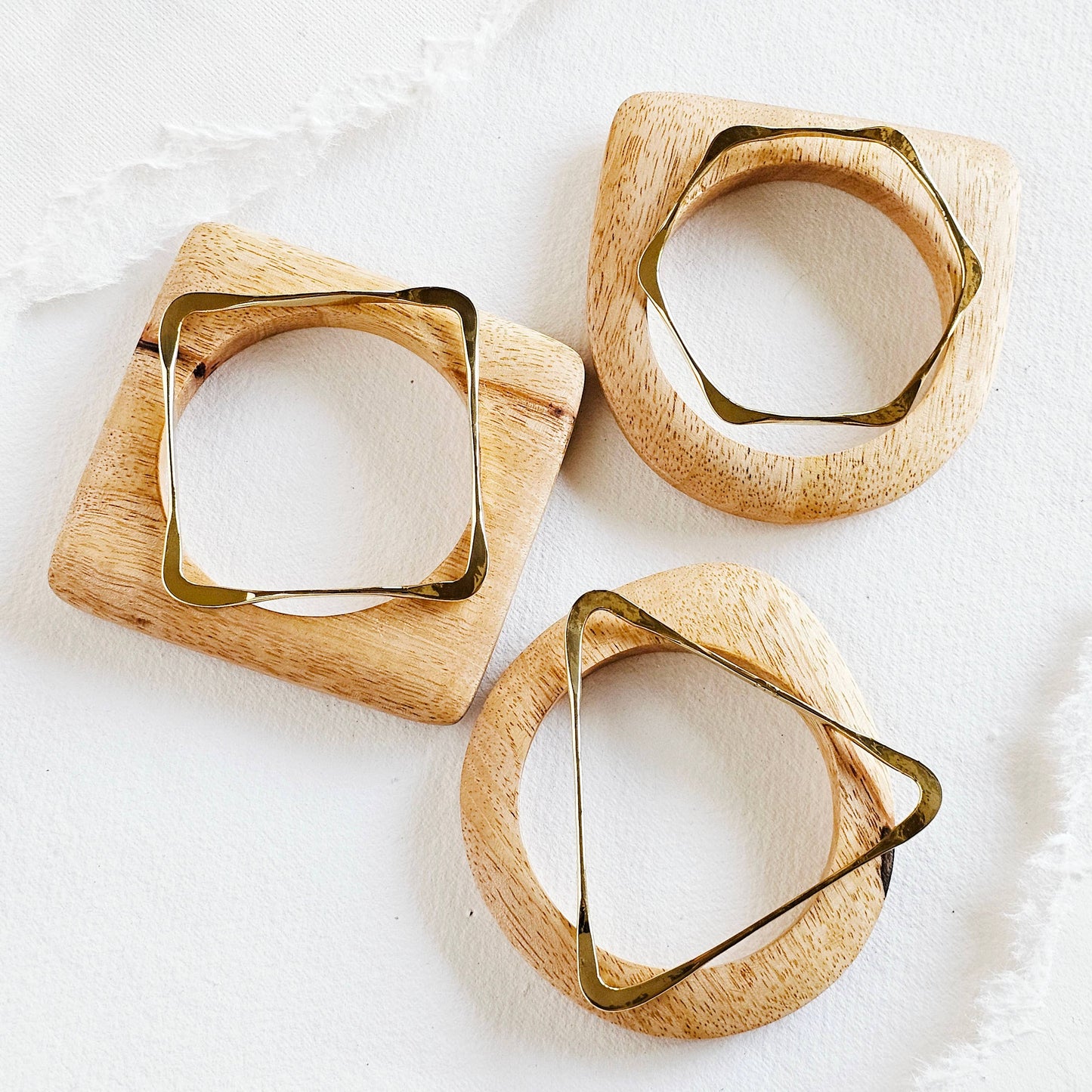 Ensemble de bracelets jonc design en bois de verger nu: Ensemble en bois et laiton