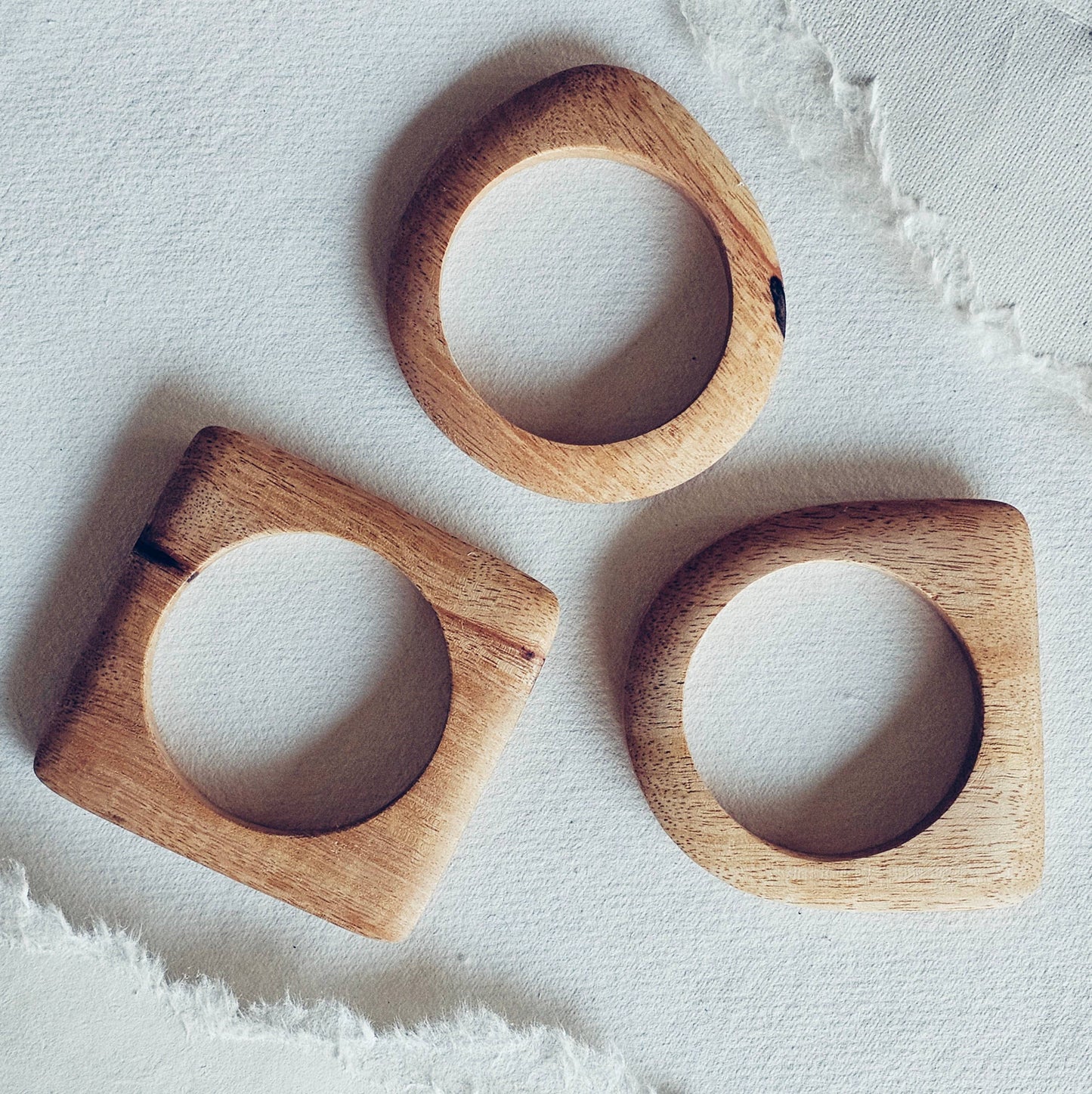 Ensemble de bracelets jonc design en bois de verger nu: Ensemble en bois et laiton
