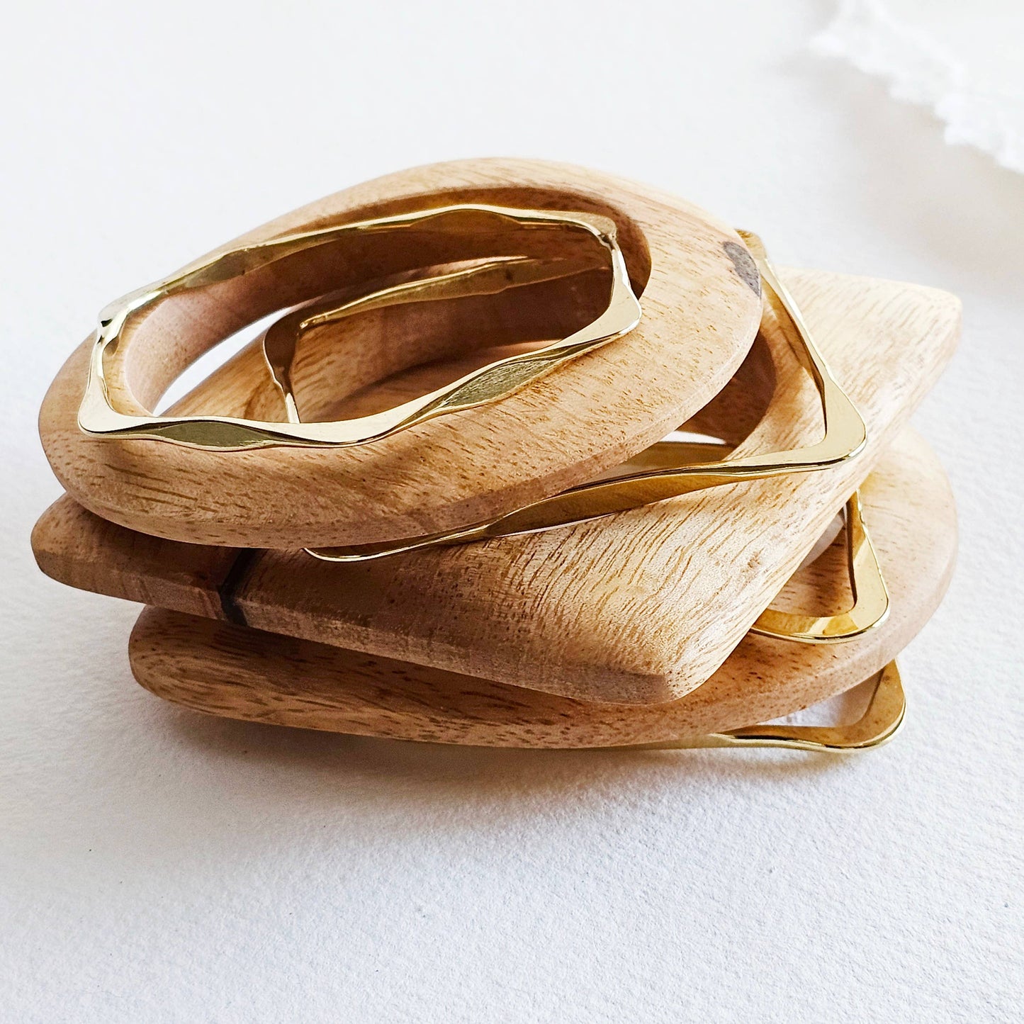 Ensemble de bracelets jonc design en bois de verger nu: Ensemble en bois et laiton