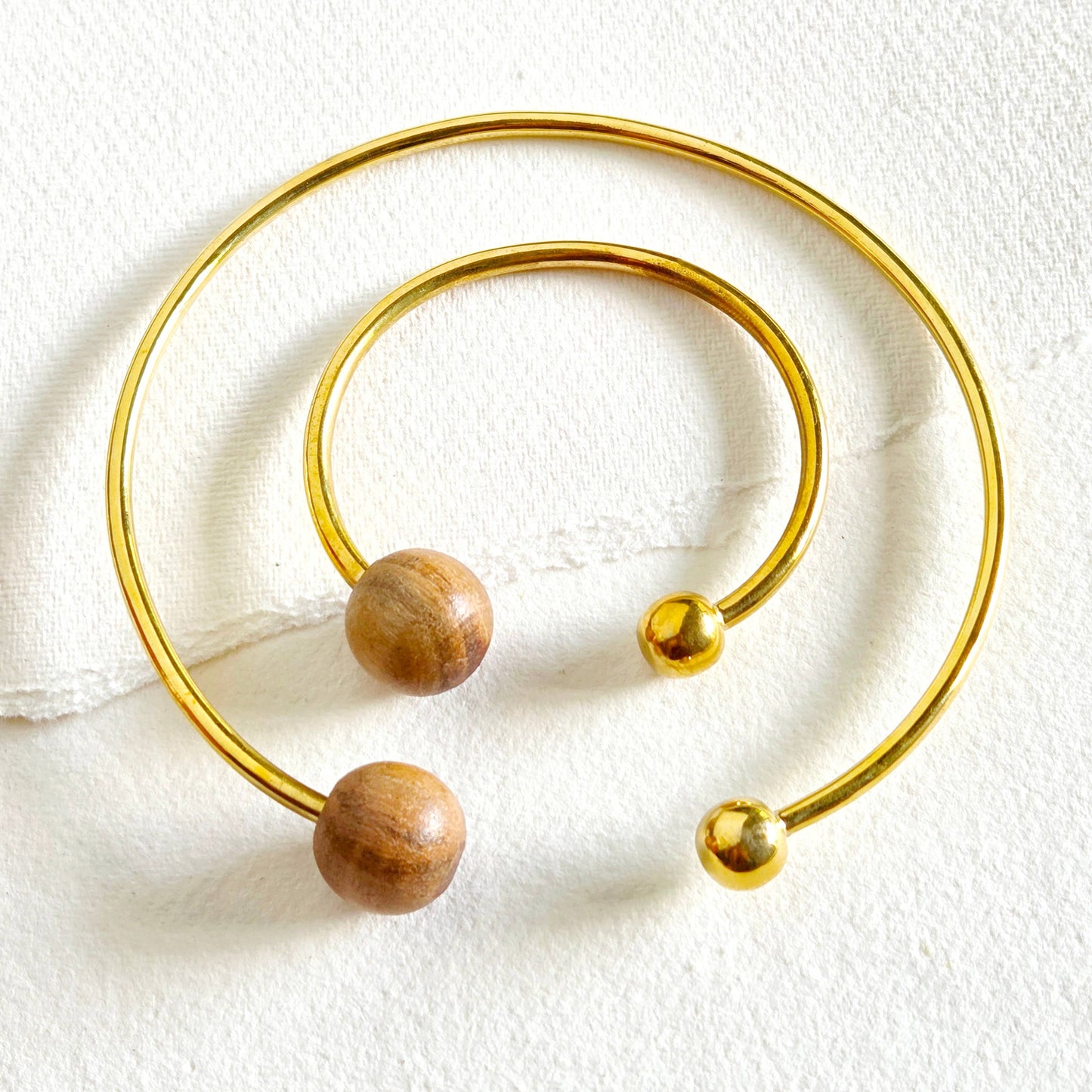 Bracelet manchette en laiton en bois moderne créateur de piste: 1 sphère en bois
