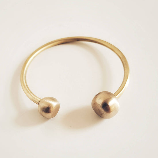 Bracelet manchette en laiton en bois moderne créateur de piste: 1 sphère en bois
