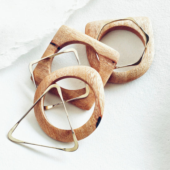 Ensemble de bracelets jonc design en bois de verger nu: Ensemble en bois et laiton