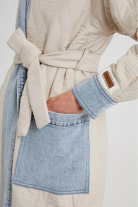 Veste longue matelassée avec détails en jeans
