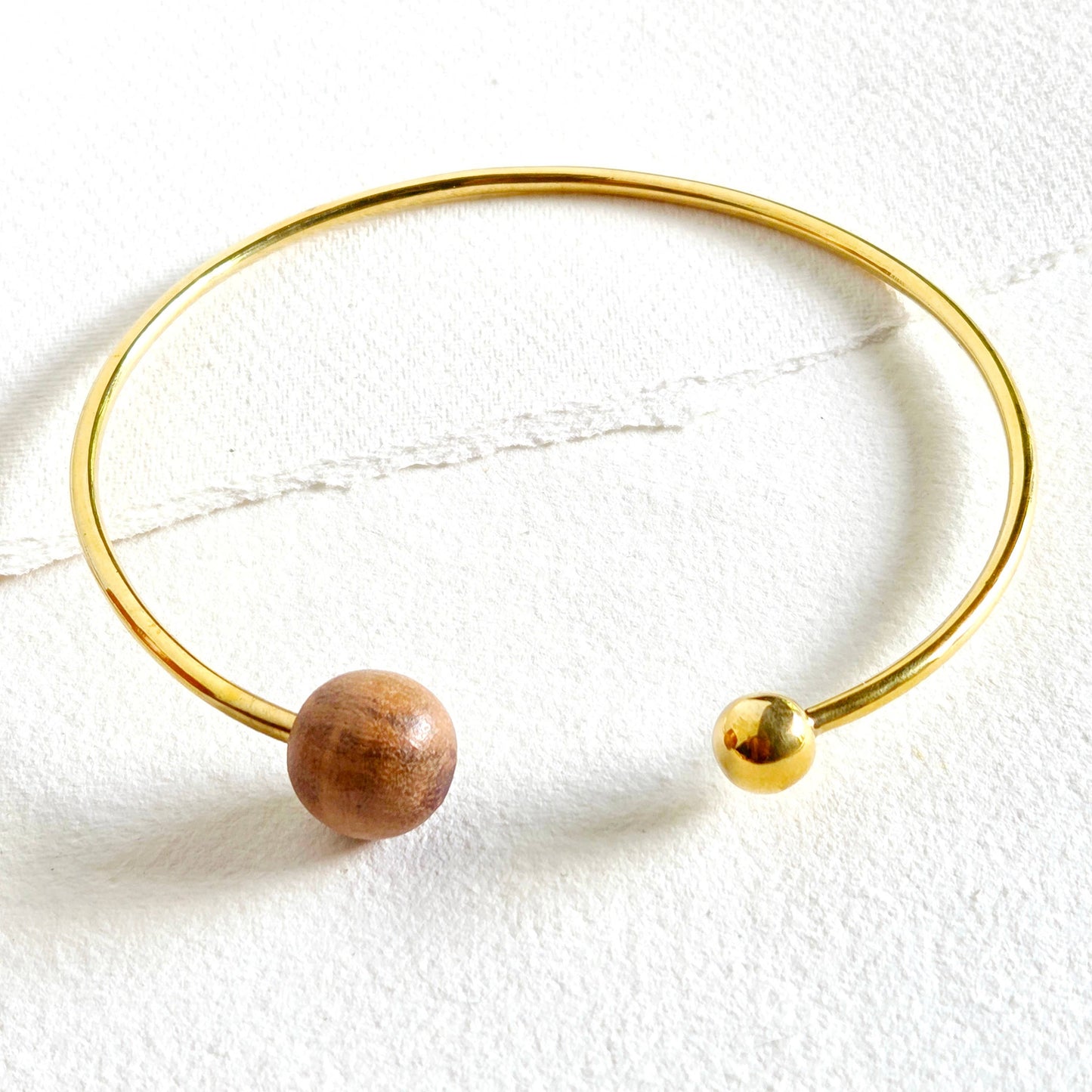 Bracelet manchette en laiton en bois moderne créateur de piste: 1 sphère en bois
