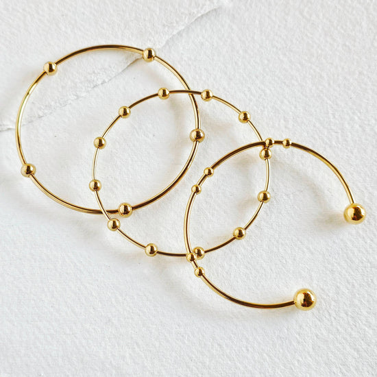 Bracelet jonc à manchette minimale en or 18 carats et perles: Lot