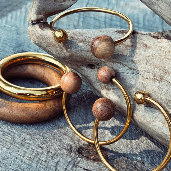 Bracelet manchette en laiton en bois moderne créateur de piste: 1 sphère en bois