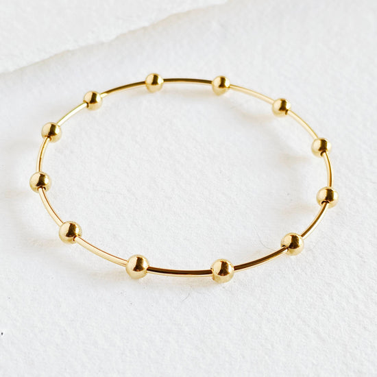 Bracelet jonc à manchette minimale en or 18 carats et perles: Lot